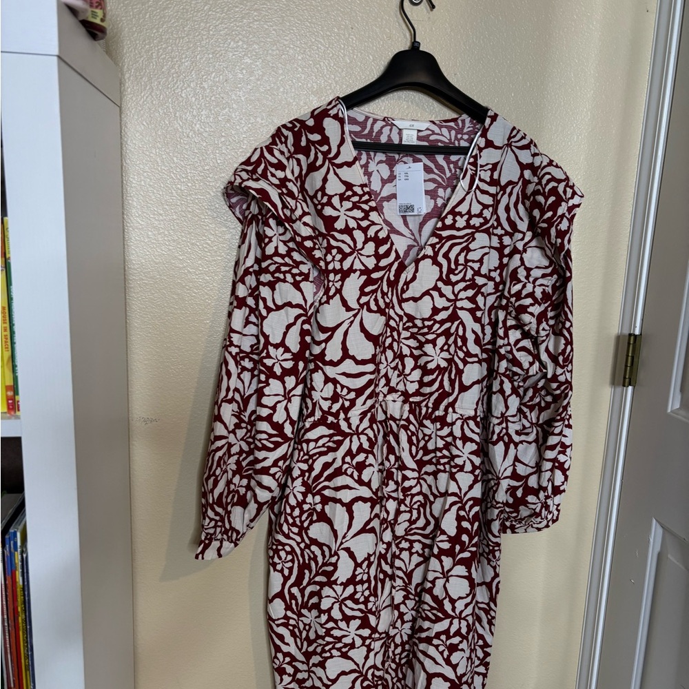 H&M Burgundy and White Long Sleeve Dress